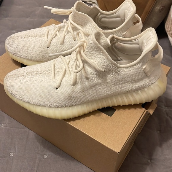 Yeezy Boost 350 V2 - Picture 2 of 8